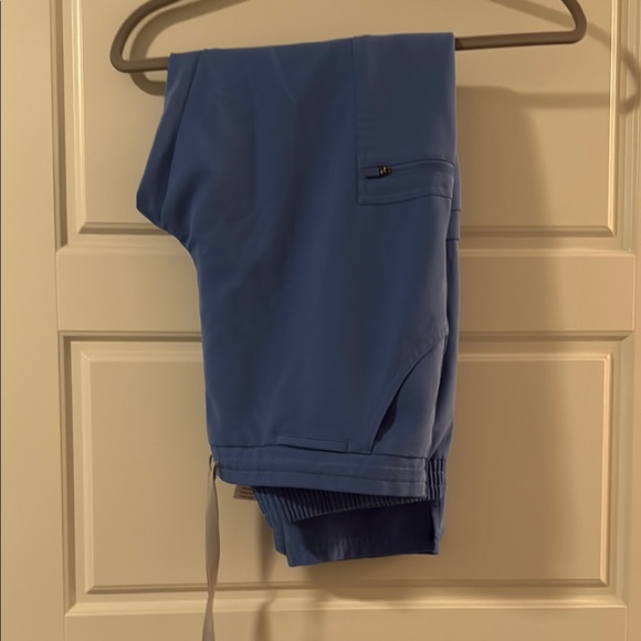 Women’s FIGS medium petite yola scrub pants in ceil blue - Picture 1 of 1